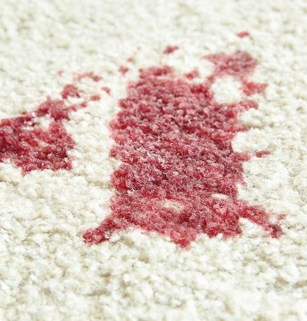 آموزش پاک کردن لکه خون از روی فرش - قالیشویی چلسی