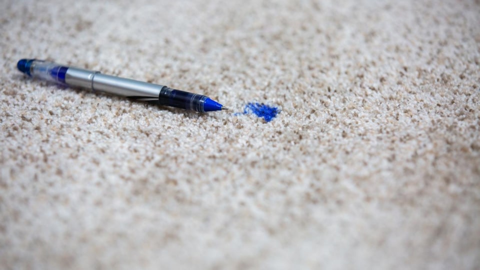 پاک کردن لکه جوهر از روی فرش - قالیشویی چلسی