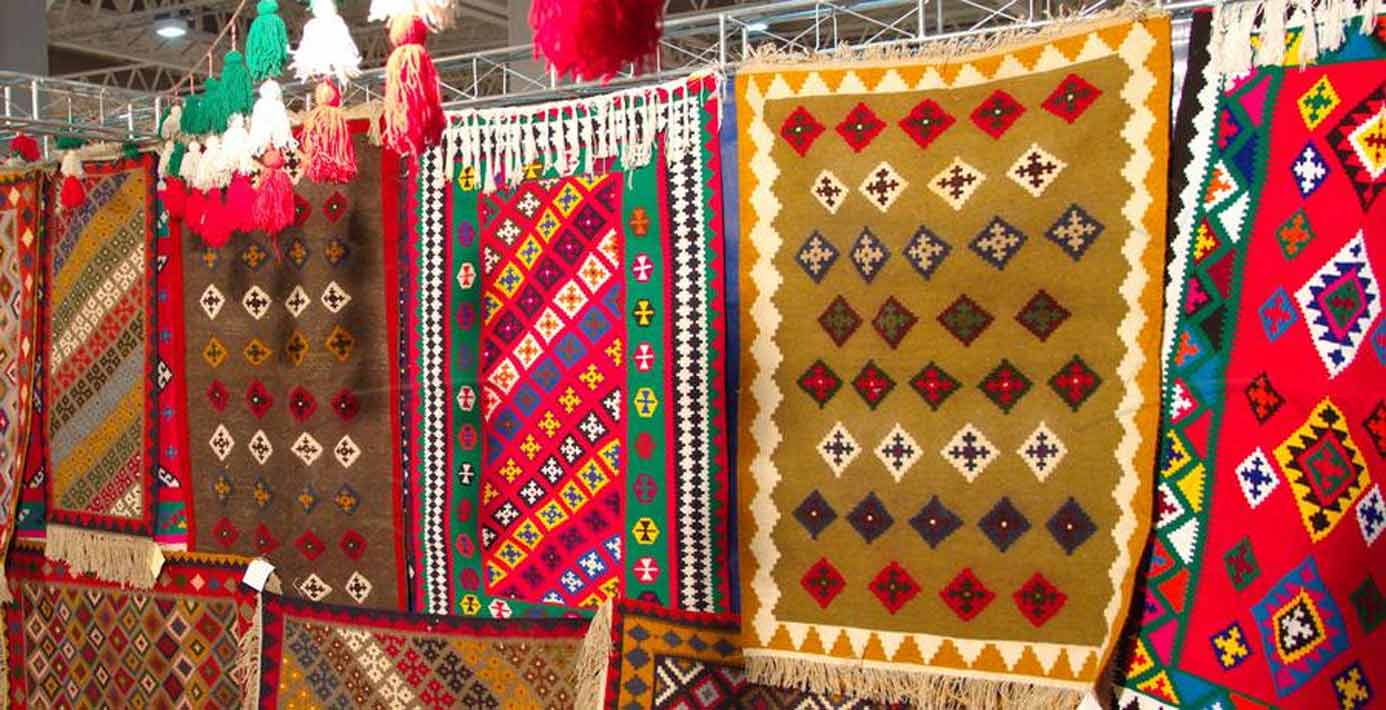 نقش رنگ های سنتی و صنعتی در فرش - قالیشویی چهلسی